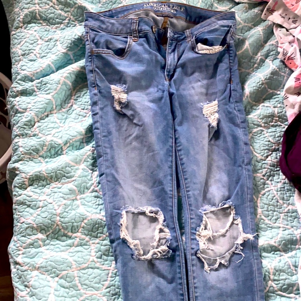 Light wash distressed jegging